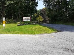 3 Hook Rd, Unit 42D in Poughkeepsie, NY - Foto de edificio - Building Photo