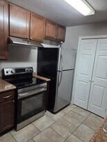 305 Shirley Dr in Lacy Lakeview, TX - Building Photo
