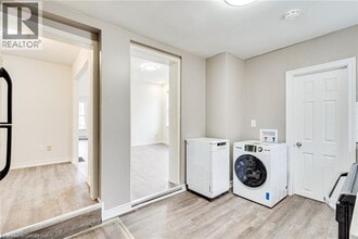 35 Albion St in Brantford, ON - Building Photo - Building Photo