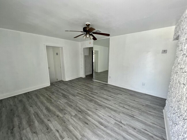 1801 NW 88th St in Miami, FL - Building Photo - Building Photo