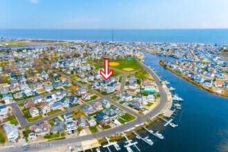 393 E Virginia Ave in Manasquan, NJ - Building Photo - Building Photo