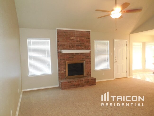 817 Arcadia St in Saginaw, TX - Building Photo - Building Photo