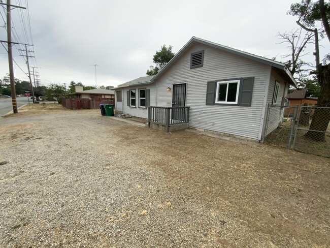 227 W 9th St in Beaumont, CA - Building Photo - Building Photo