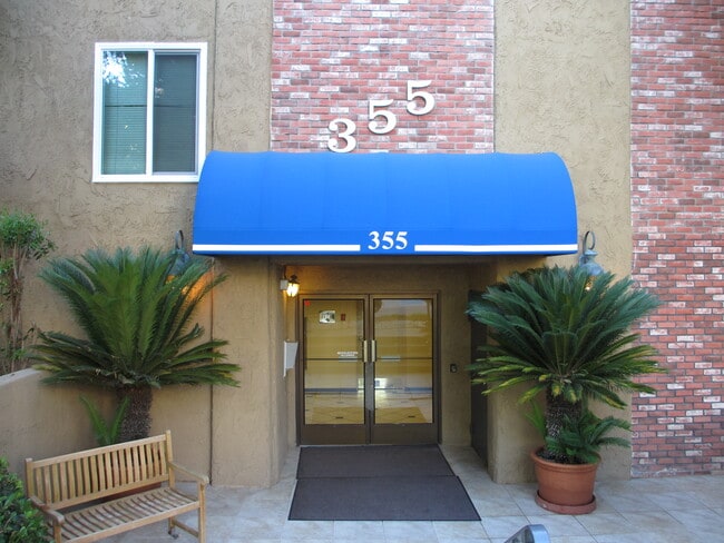 355 S Madison Ave, Unit 215 in Pasadena, CA - Building Photo - Building Photo