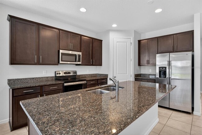 689 Meadow Pointe Dr in Haines City, FL - Building Photo - Building Photo