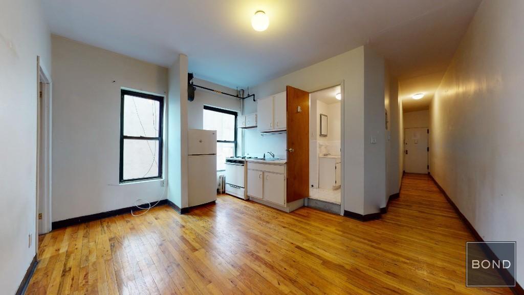328 E 14th St in New York, NY - Building Photo