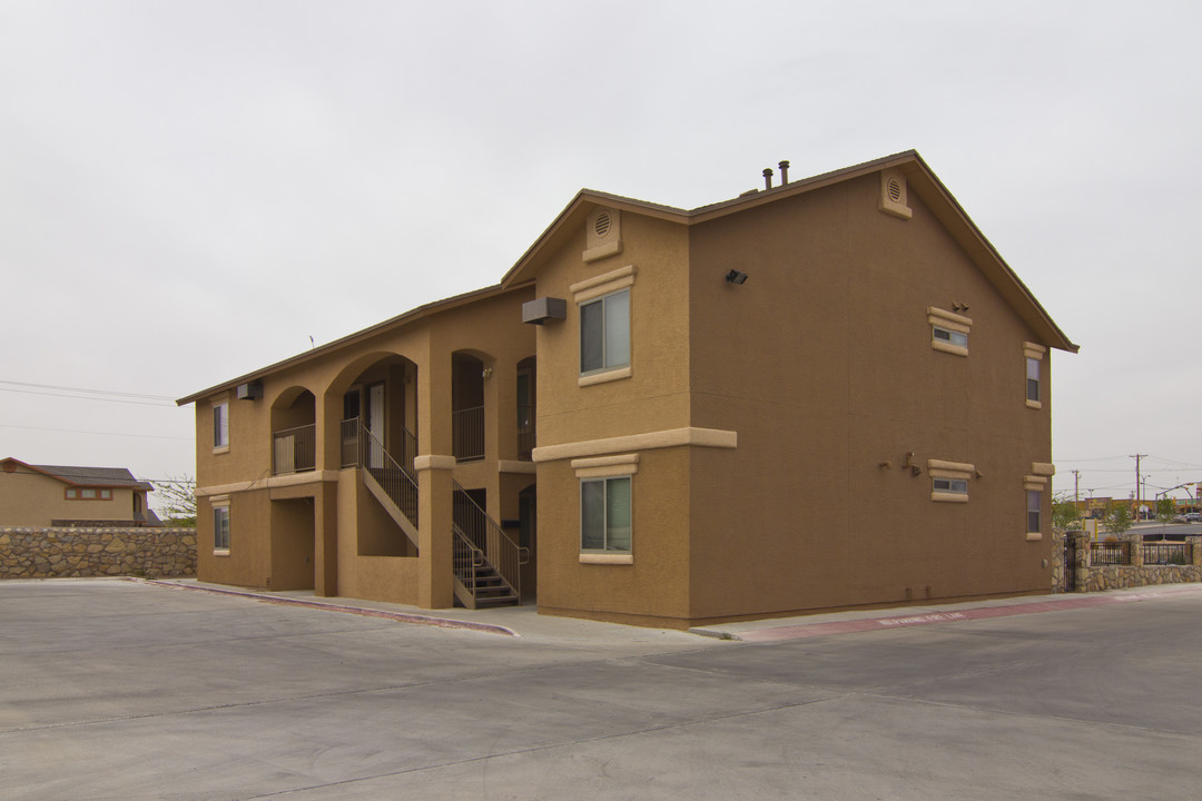 3400 Blue Earth in El Paso, TX - Building Photo