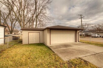 5808 Gilman St in Garden City, MI - Foto de edificio - Building Photo