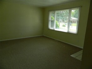 4060 Chilton Ct in Erie, PA - Building Photo - Building Photo