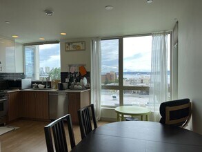 321 W Olympic Pl in Seattle, WA - Building Photo - Building Photo