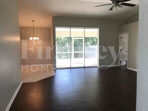 18205 Apple Rd in Ft. Myers, FL - Building Photo - Building Photo