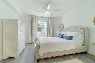 800 Crestwood Ct S in Royal Palm Beach, FL - Building Photo - Building Photo