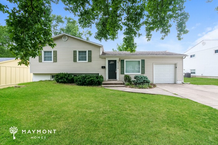 8710 W 99th Terrace in Overland Park, KS - Building Photo