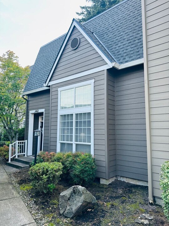 9008 NE 54th St in Vancouver, WA - Building Photo
