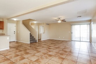 2746 S Southwind Dr, Unit 214-A in Gilbert, AZ - Foto de edificio - Building Photo