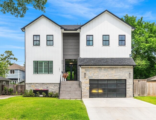 property at 1011 Wynnwood Ln
