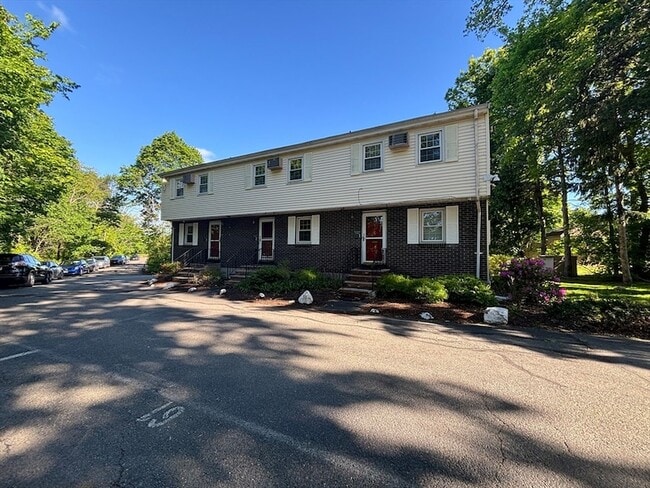 75 Vine St in Saugus, MA - Building Photo - Building Photo
