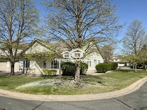 1202 Crystal Pl E in Chaska, MN - Building Photo - Building Photo