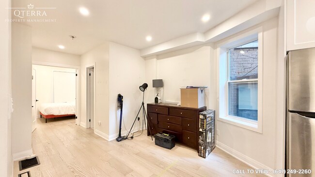 36 Tennis Cres in Toronto, ON - Building Photo - Building Photo