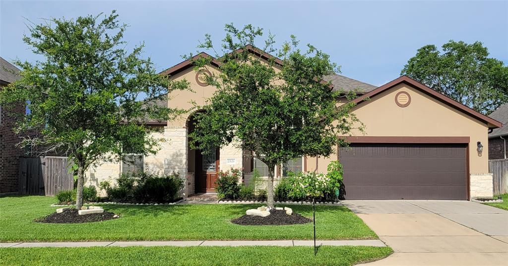 2521 Scarlett Trace Ln in Pearland, TX - Foto de edificio