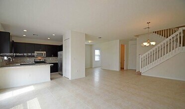 830 NE 191st St in Miami, FL - Building Photo - Building Photo