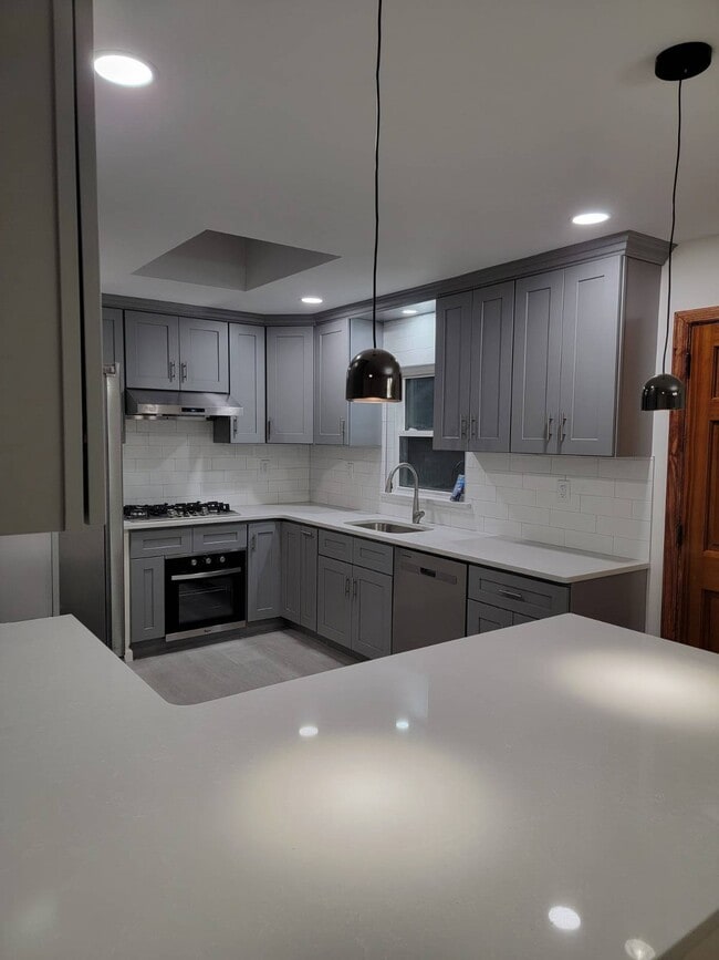 57-08 260th St in Queens, NY - Building Photo - Building Photo