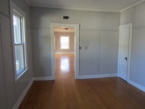 34 Dean St, Unit 2 in Attleboro, MA - Foto de edificio - Building Photo