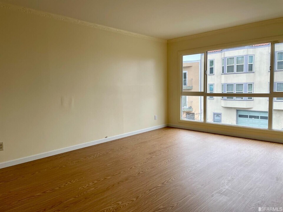 3236 San Bruno Ave in San Francisco, CA - Building Photo