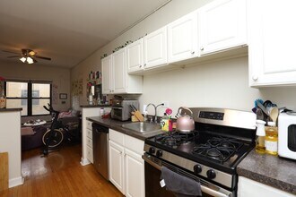 724 W Roscoe St in Chicago, IL - Building Photo - Building Photo