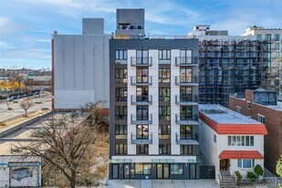 43-34 53rd St, Unit 7B in Queens, NY - Building Photo