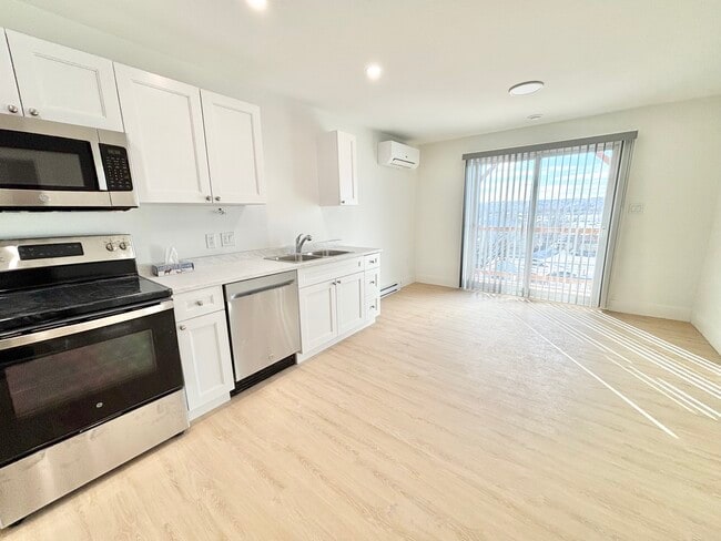 124 Wallace Ave in Fredericton, NB - Building Photo - Building Photo