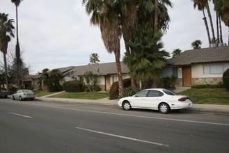 3921 Christmas Tree Ln in Bakersfield, CA - Building Photo - Building Photo