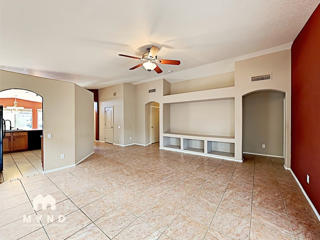 2556 W Saguaro Bluffs Dr in Tucson, AZ - Building Photo - Building Photo