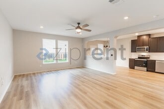 6420 Carriage Pines Dr in Austin, TX - Foto de edificio - Building Photo