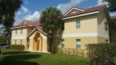 7640 Westwood Dr in Tamarac, FL - Building Photo - Building Photo