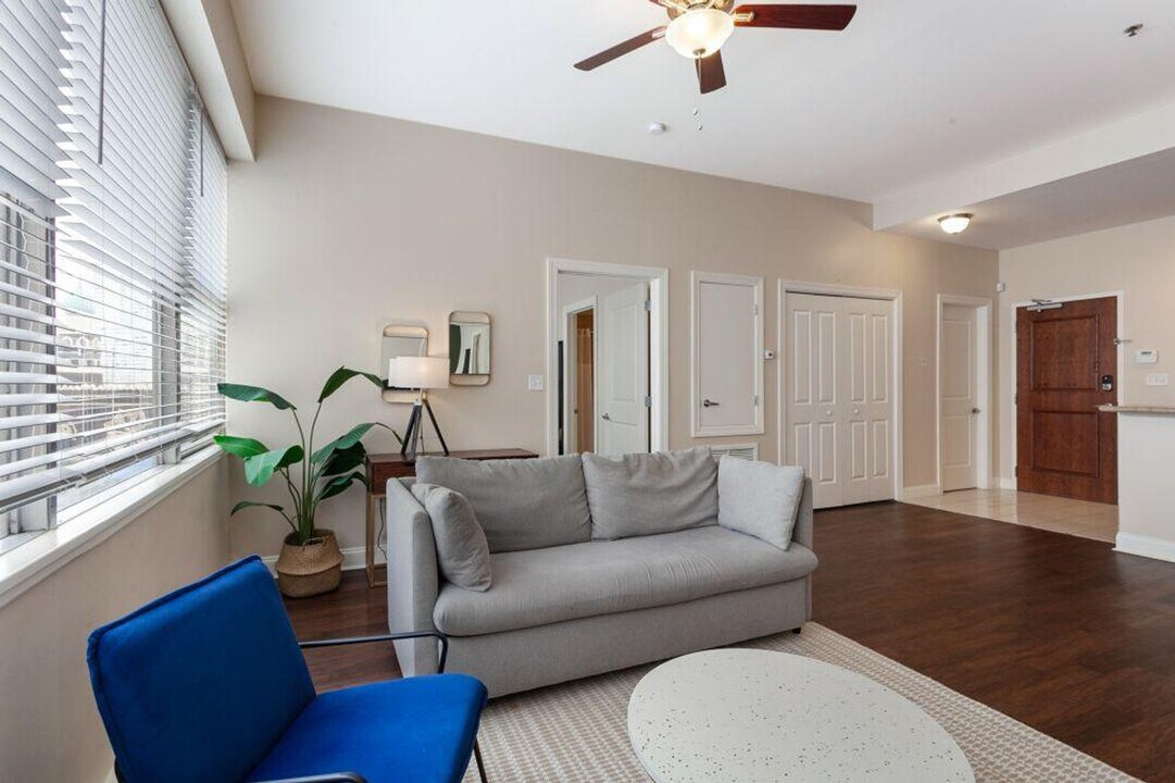 925 Common St in New Orleans, LA - Foto de edificio