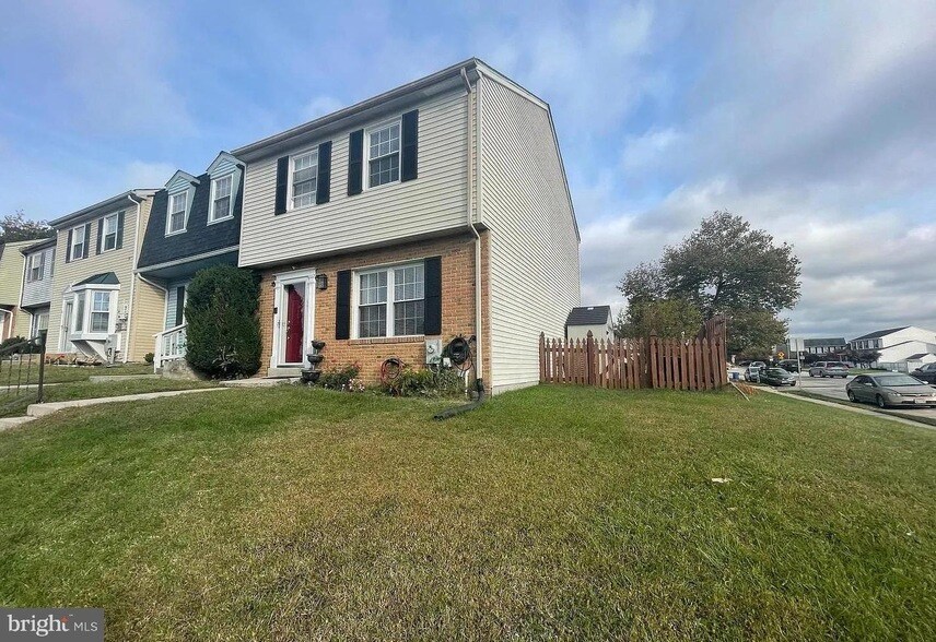 2 Chesthill Ct in Perry Hall, MD - Building Photo