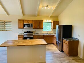 2751 Palalani St in Makawao, HI - Building Photo - Building Photo