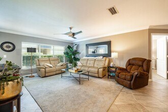 1048 Normandy Trace Rd in Tampa, FL - Building Photo - Building Photo