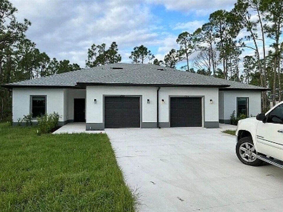 24501 Zephyr Ct in Port Charlotte, FL - Building Photo
