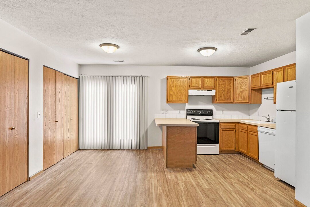 526-528 Lamont Dr in Lincoln, NE - Building Photo