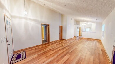 5704 Galveston Dr in Columbus, OH - Building Photo - Building Photo