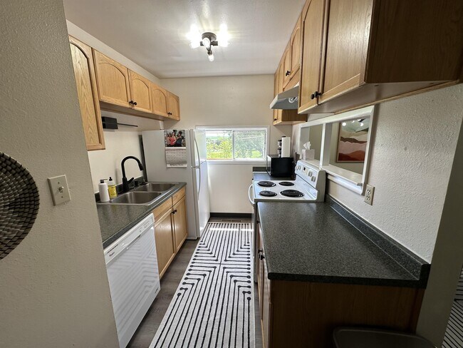 68 12th St, Unit 4 in Wheatland, WY - Building Photo - Building Photo