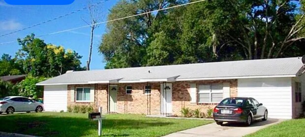 157 N Rhodes St in Mount Dora, FL - Building Photo