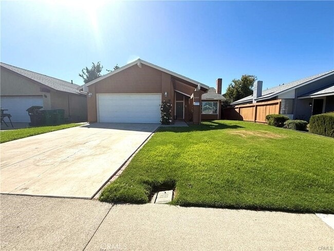 14901 Waverly Ln in Irvine, CA - Foto de edificio - Building Photo