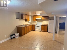 118 Chloe Crescent in Markham, ON - Building Photo