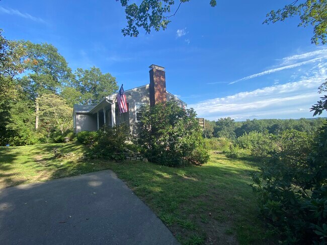 123 Looking Glass Hill Rd in Morris, CT - Building Photo - Building Photo