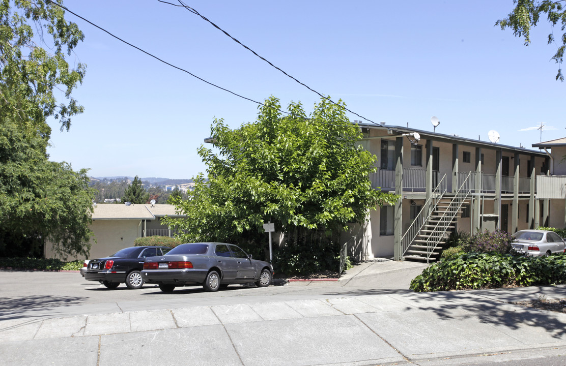 Hilltowne Apartments in Hayward, CA - Building Photo