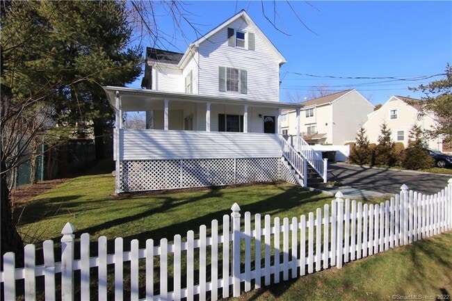 14 Dora St in Stamford, CT - Building Photo - Building Photo