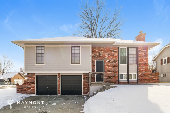 property at 19145 E 14th St N